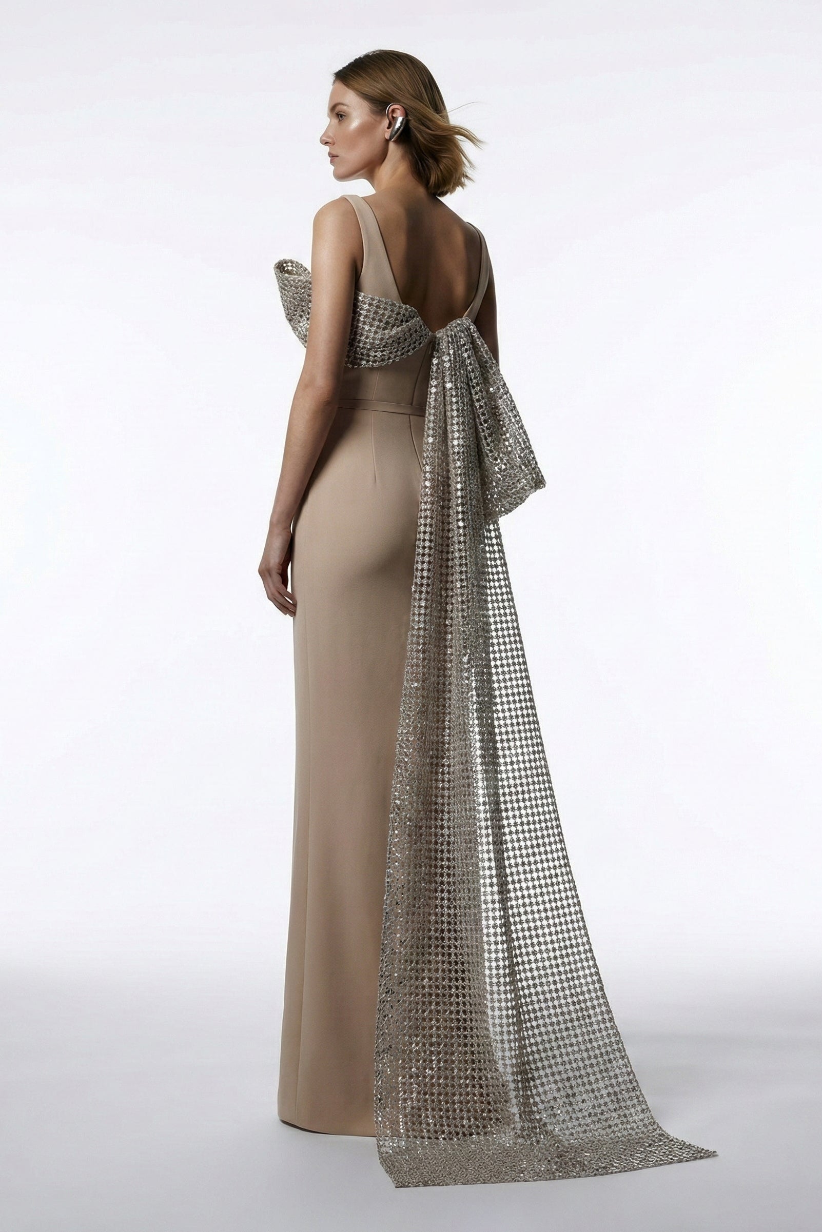 إيلي ذا ليبل E136